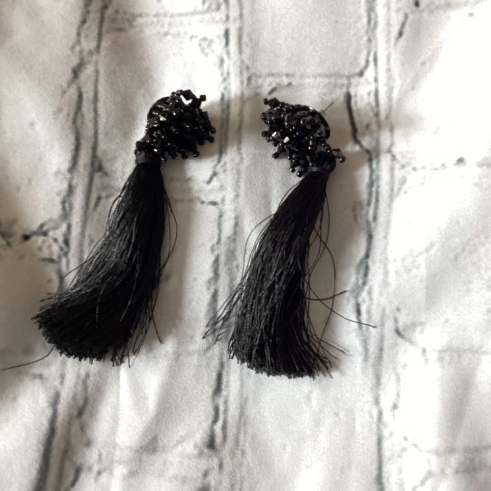 VINTAGE RARE FIND EARRINGS ( PREOWNED)